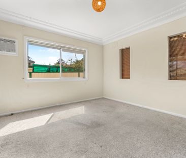 Spacious Four-Bedroom Home - Photo 5