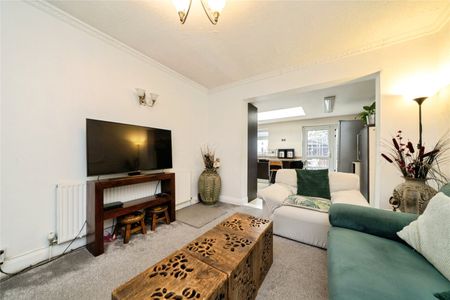 Wyndham Crescent, Whitton, Hounslow, TW4 5HZ - Photo 3