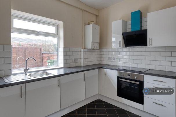 2 bedroom terraced house to rent - Photo 1