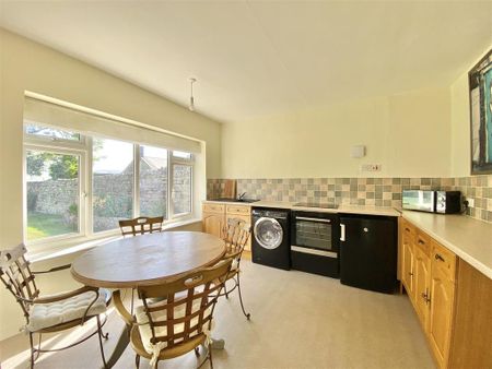 2 bedroom detached bungalow to rent - Photo 4