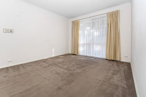 EASY TO MAINTAIN UNIT IN CAULFIELD SOUTH - Photo 1