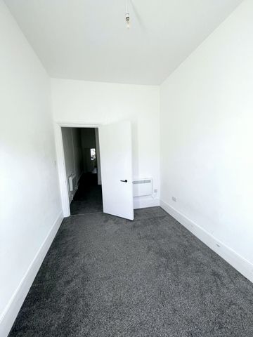 Lascelles Terrace, Eastbourne - Two-Bedroom Flat - Photo 3