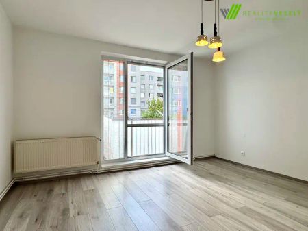 Pronájem bytu 3+1 s balkonem na ul. Seifertova v Hodoníně - Photo 3