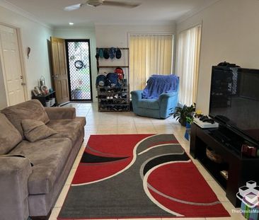 Spacious 3 bedroom house in great location - Photo 1