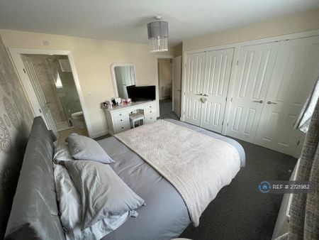 4 bedroom detached house to rent - Photo 4