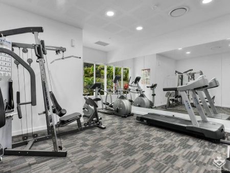 “Live in Style at the Heart of West End – Exclusive Rental Offer!” - Photo 5