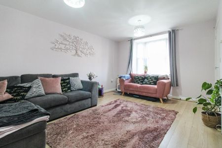 3 bedroom semi-detached house to rent - Photo 5