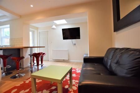 5 Bed Student House - 49 Tunstall Road, UKC - Photo 2