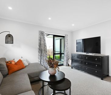 Welcome to this charming two-bedroom, single-bathroom home located ... - Photo 6