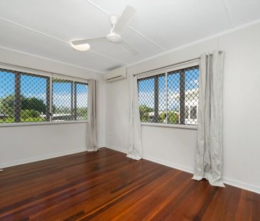 Spacious & Practical Living! - Photo 3