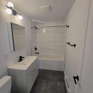 Beau logement 3 1/2 a loué, libre 1er Janvier. Montreal (Pointe-Aux-Trembles) - Photo 2