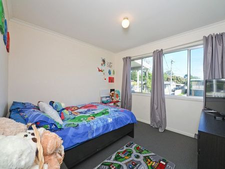 Spacious Family Home - Photo 4