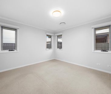 Stunning Family Home - Photo 2