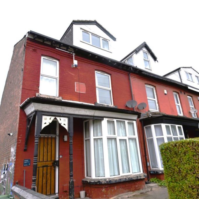 12 bedroom House in & Brudenell Mount, Leeds - Photo 1