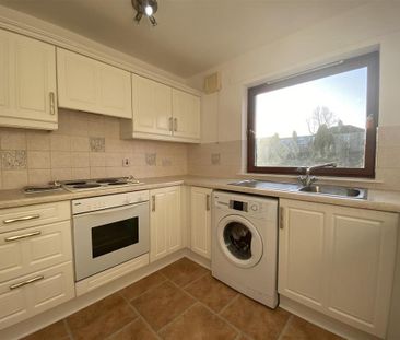 2 bedroom flat to rent - Photo 3