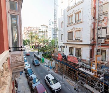 Piso de alquiler en Martí, Gran Via - Photo 2