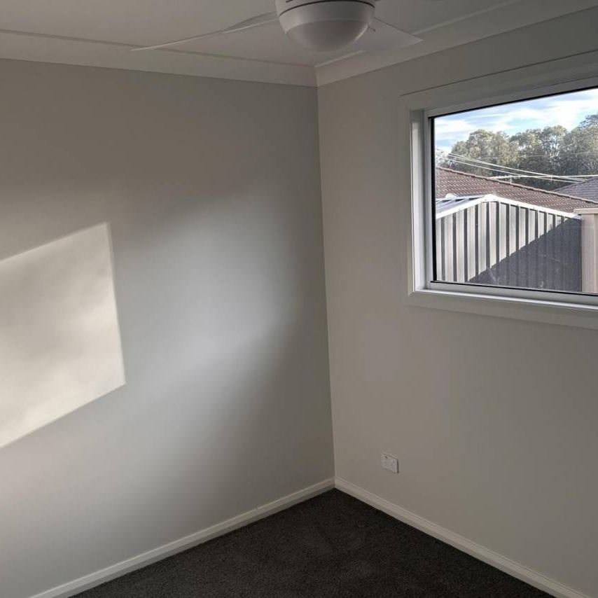 BRAND NEW PRIVATE GRANNY FLAT with yard maintenance and water included! - Photo 1