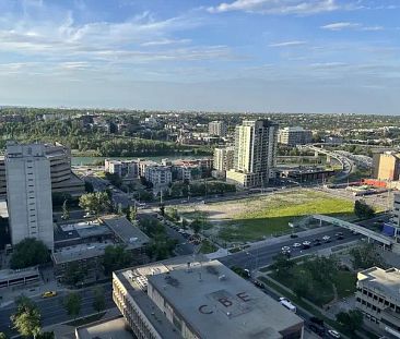 One Bedroom downtown plus den | 221 6 Ave SE, Calgary - Photo 1