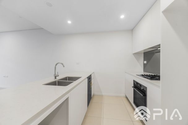 Near New Modern Spacious Apartment, close to train station! - Photo 1