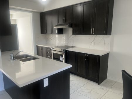 For Lease - 317 Coronation Road, Whitby, Ontario - Photo 4