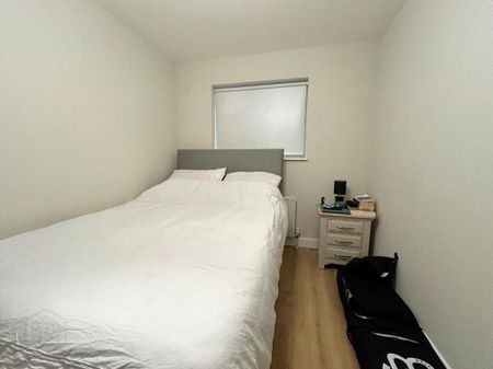 402 College Court Central, Belfast, BT1 6BF - Photo 4