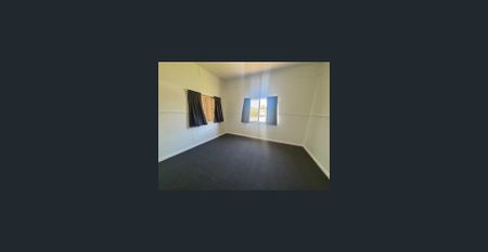 Charming and Neat Home in Quiet Location - Photo 4