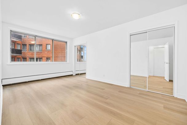 3635 avenue Ridgewood-Bright Spacious 2-Bedroom Apartment! - Photo 1