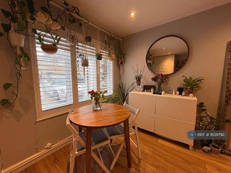 2 bedroom terraced house to rent - Photo 4