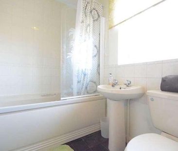 Mary Mead, Warfield, Bracknell, RG42 - Photo 3