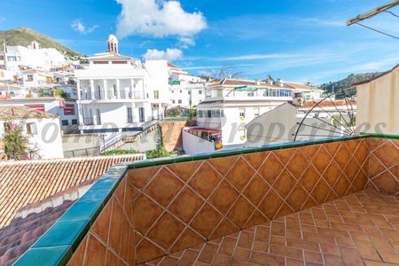 Apartment in Cómpeta, Inland Andalucia at the foot of the mountains - Photo 5