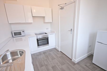 3 Bed Flat, Elm Av, NG3 - Photo 2