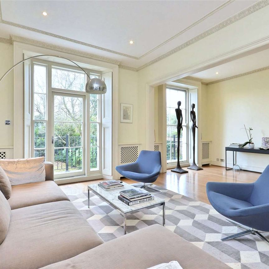 A four bedroom period home is situated in the heart of St. John's Wood. - Photo 1