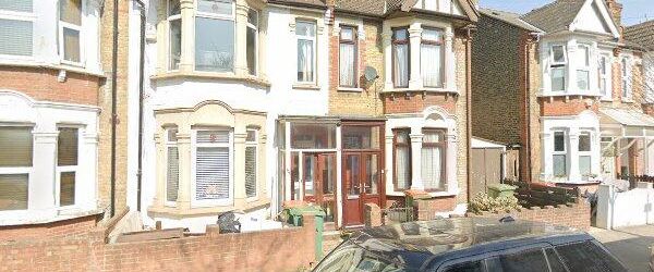 Room in a Shared House, Haldane Road, E6 - Photo 1