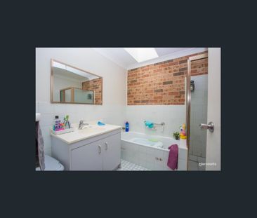 Spacious Two-Bedroom Villa in Prime Location - Photo 4