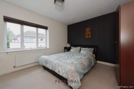 4 bedroom property to rent in Epsom - Photo 4