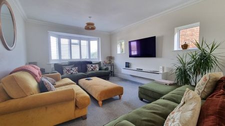 Lenham Avenue, Saltdean - Photo 2