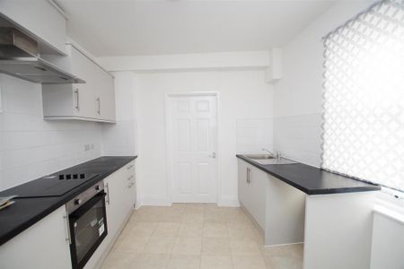 3 bedroom terraced house to rent - Photo 3