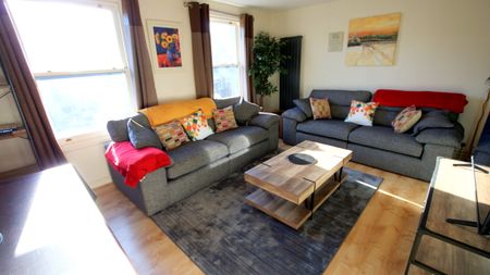 Room 6, 1 Montpellier Retreat, CHELTENHAM GL502XG - Photo 2