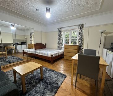 Studio Flat, Wendover Court, NW2 - Photo 4