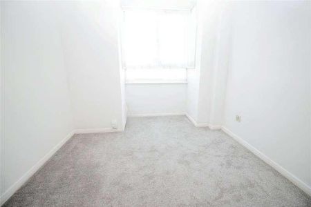 Shepeshall, Basildon, SS15 - Photo 5