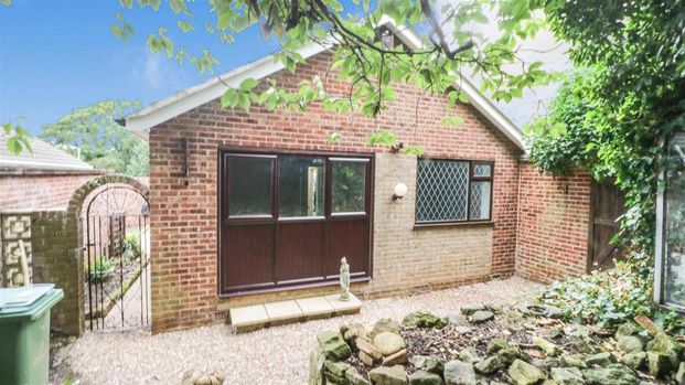 2 bedroom detached bungalow to rent - Photo 1