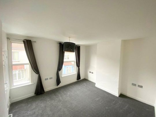 4 bedroom terraced house to rent - Photo 1