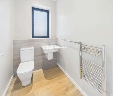 Albert Road, London, NW7 - Photo 5