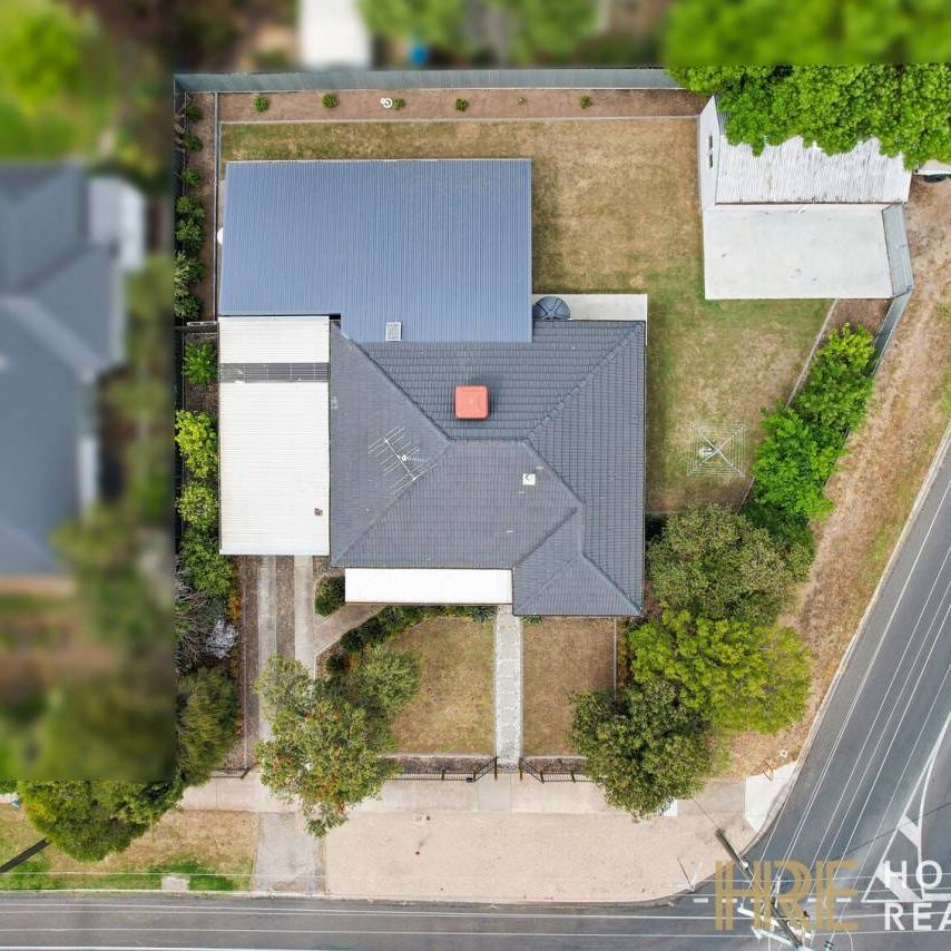 Stylish Family Home in Horsham - Photo 1