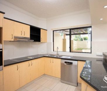 Perfectly Positioned 2 Bed Unit New Farm with lock up garage - Photo 2