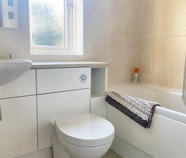 4 bedroom detached house to rent - Photo 6