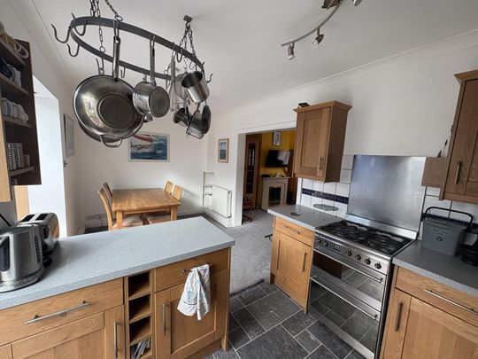 3 bedroom end of terrace house to rent - Photo 1