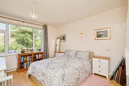 4 bedroom semi-detached house to rent - Photo 5