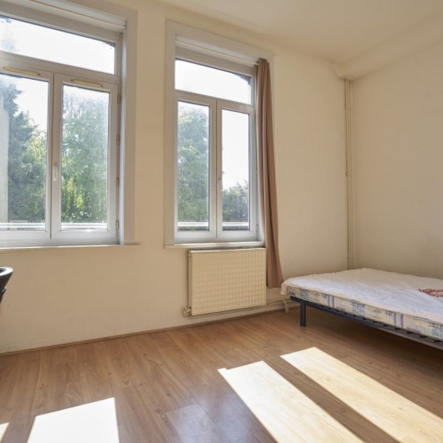 Isly L Roommate 6 Bedrooms at Roubaix - Photo 1