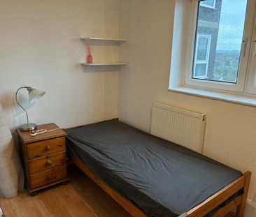 2 Bed Flat, Esme House, SW15 - Photo 4